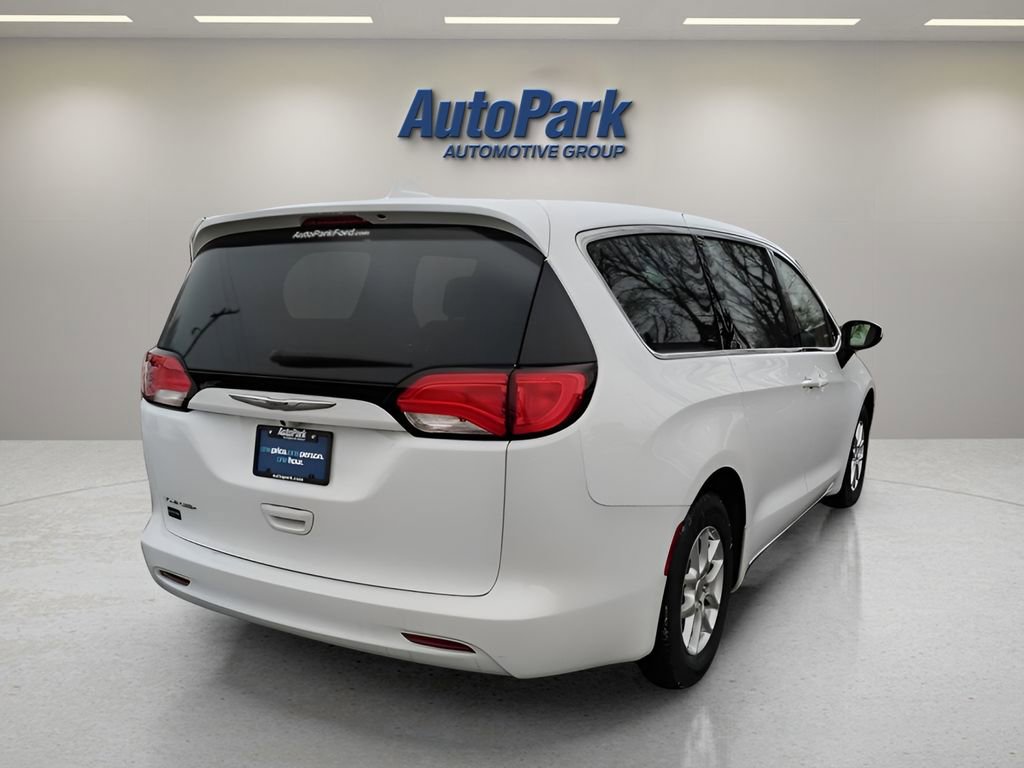 Used 2020 Chrysler Voyager LX FWD image 7