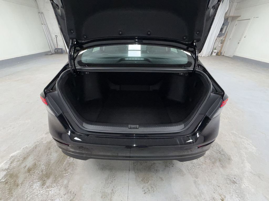 Used 2025 Honda Accord SE image 16