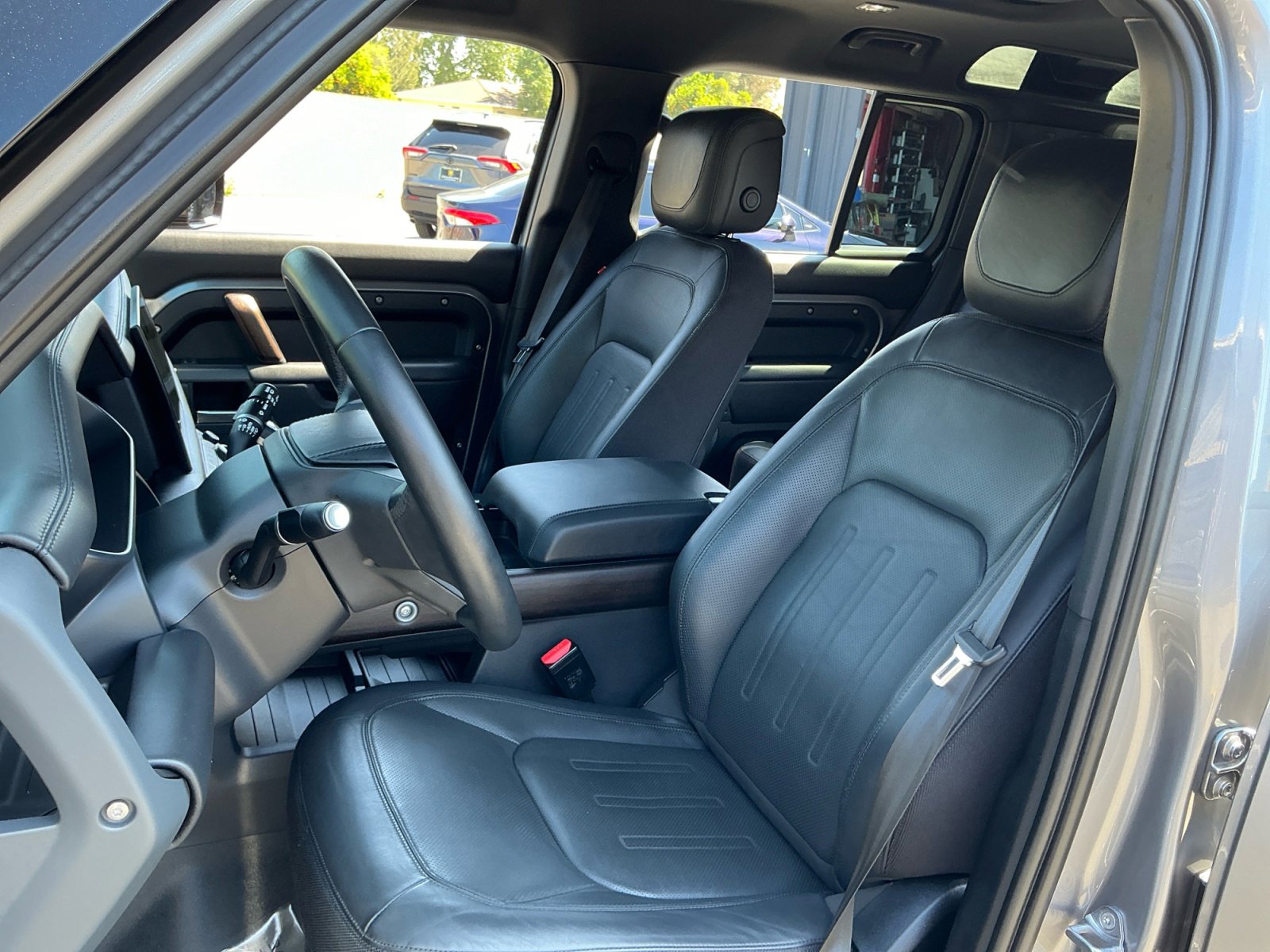 Used 2023 Land Rover Defender 110 X image 18