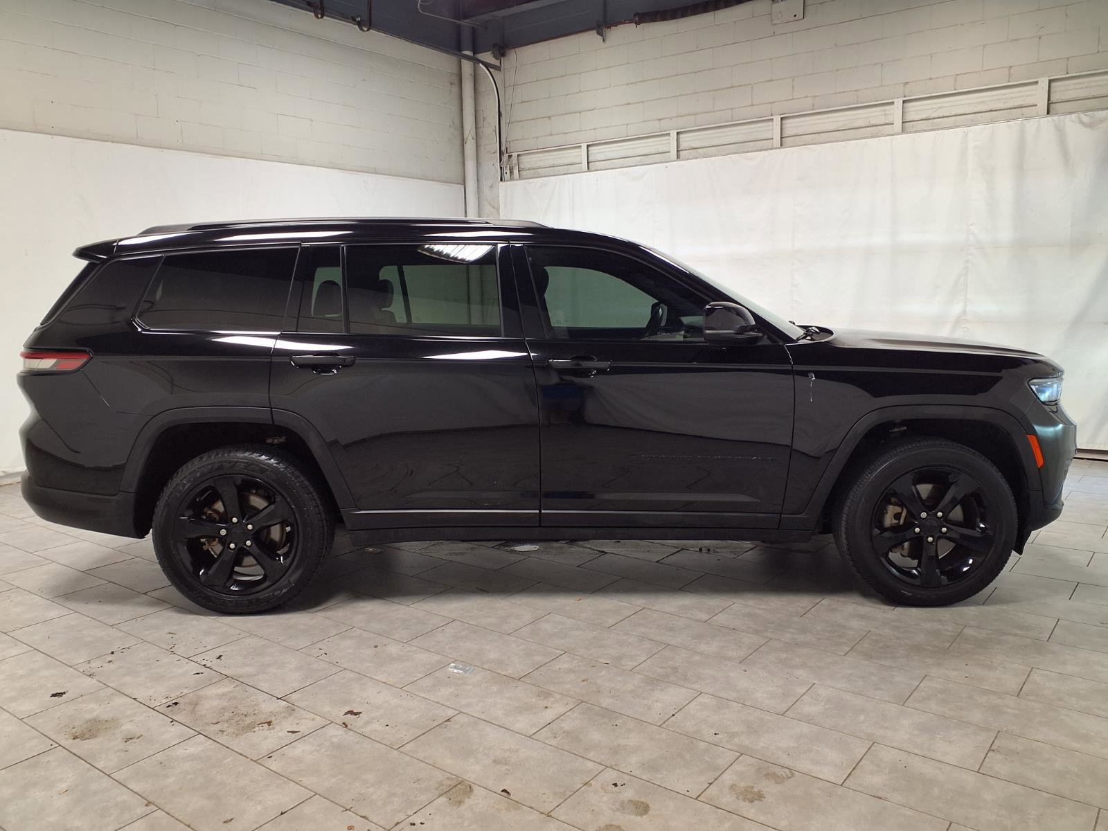 Used 2022 Jeep Grand Cherokee L Laredo AWD/4WD image 10