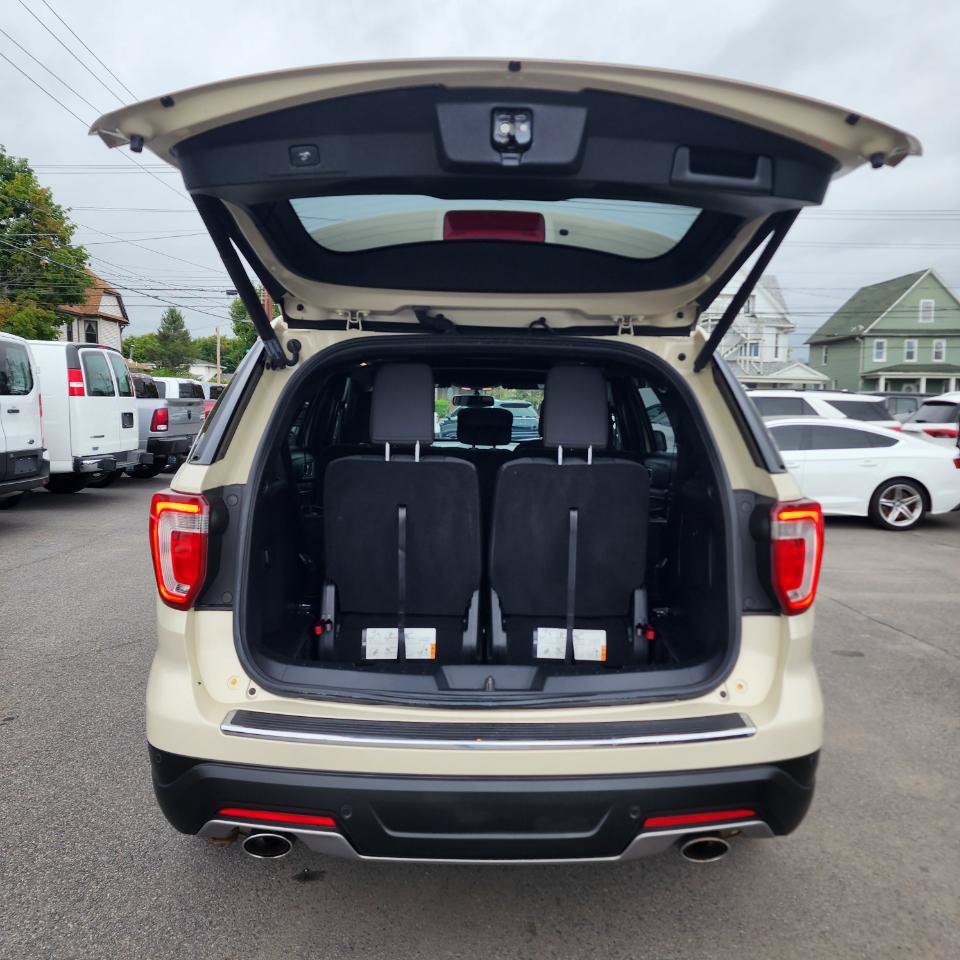 Used 2018 Ford Explorer XLT w/ Equipment Group 201A AWD/4WD image 22