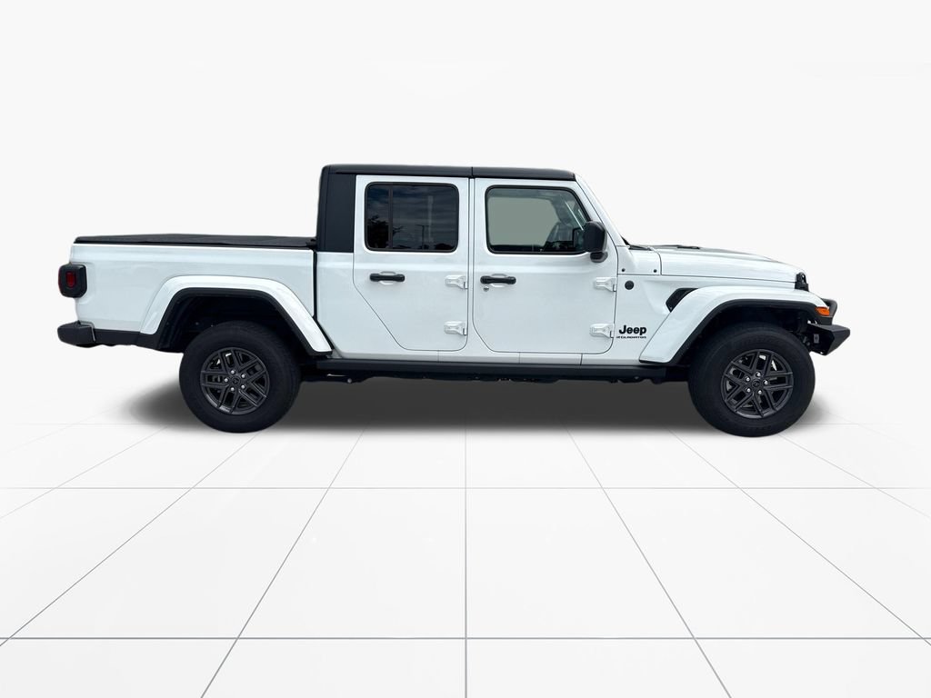 Used 2024 Jeep Gladiator Sport AWD/4WD image 9