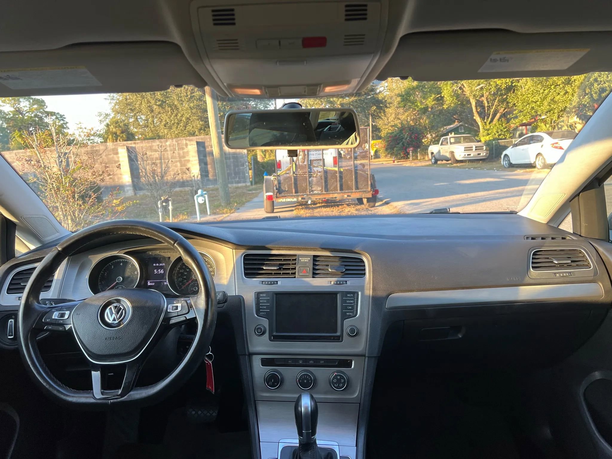 Used 2017 Volkswagen Golf S FWD image 9