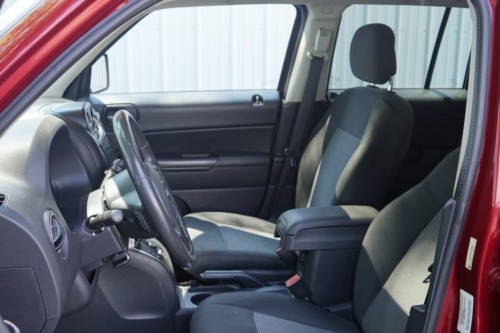 Used 2014 Jeep Patriot Latitude w/ Sun/Sound Group AWD/4WD image 13