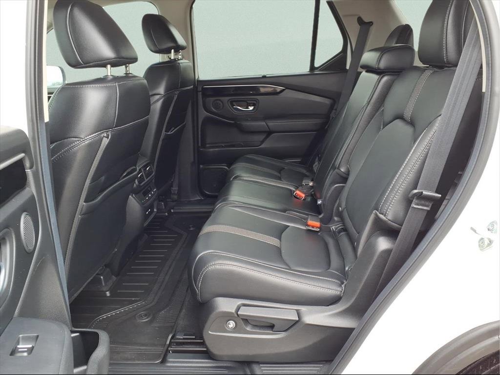 Used 2025 Honda Pilot EX-L image 17