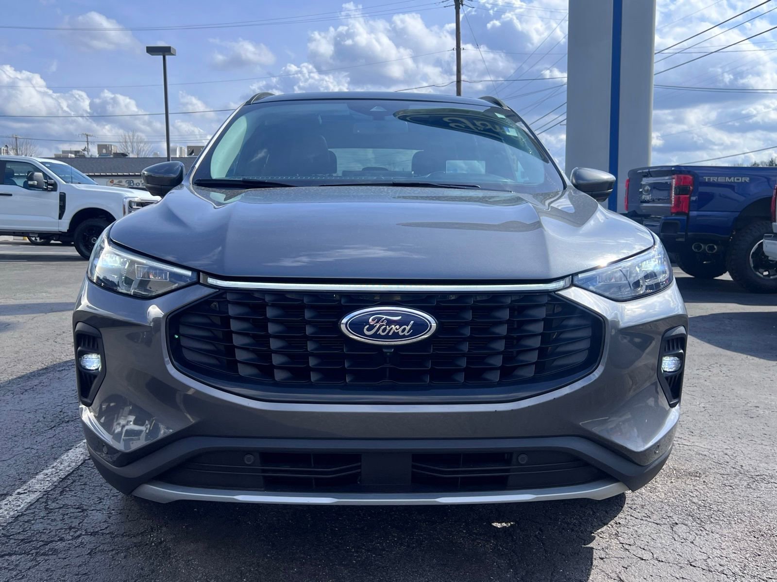 Used 2024 Ford Escape Platinum w/ Premium Technology Package image 2