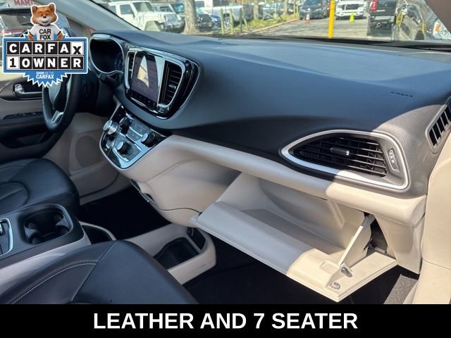 Used 2024 Chrysler Pacifica Touring-L FWD image 22