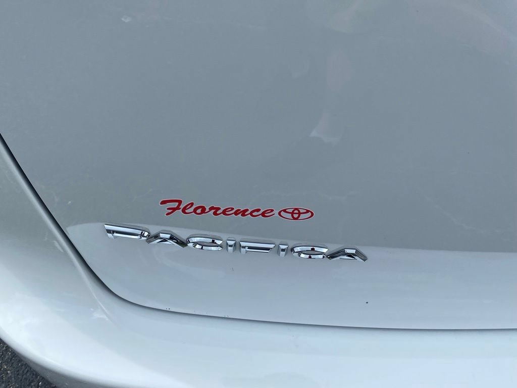 Used 2025 Chrysler Pacifica Select FWD image 15