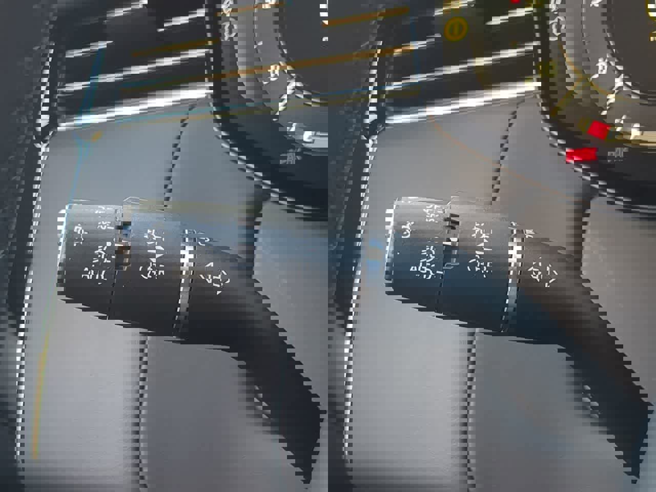 Used 2025 Land Rover Range Rover Sport SE image 29