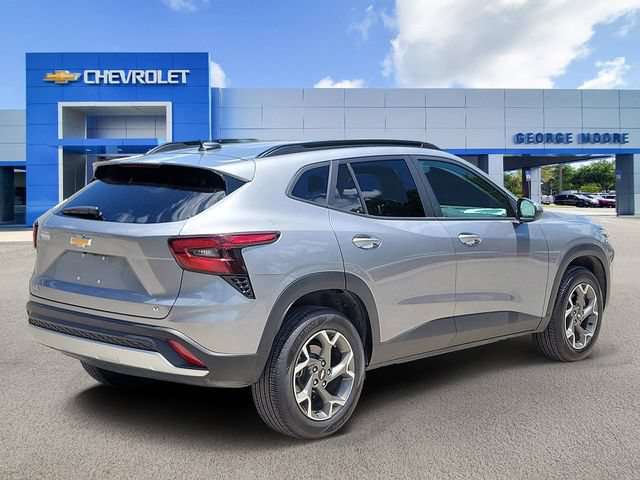 Certified 2025 Chevrolet Trax LT w/ LT Convenience Package FWD image 4