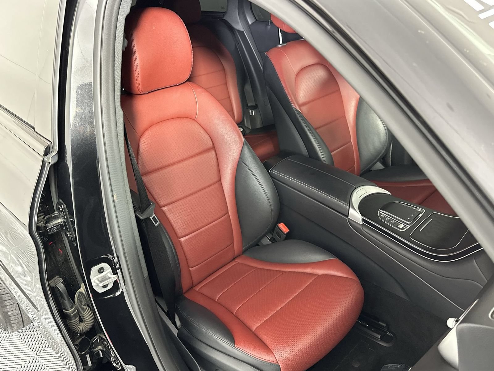 Used 2022 Mercedes-Benz GLC 300 w/ AMG Line image 27