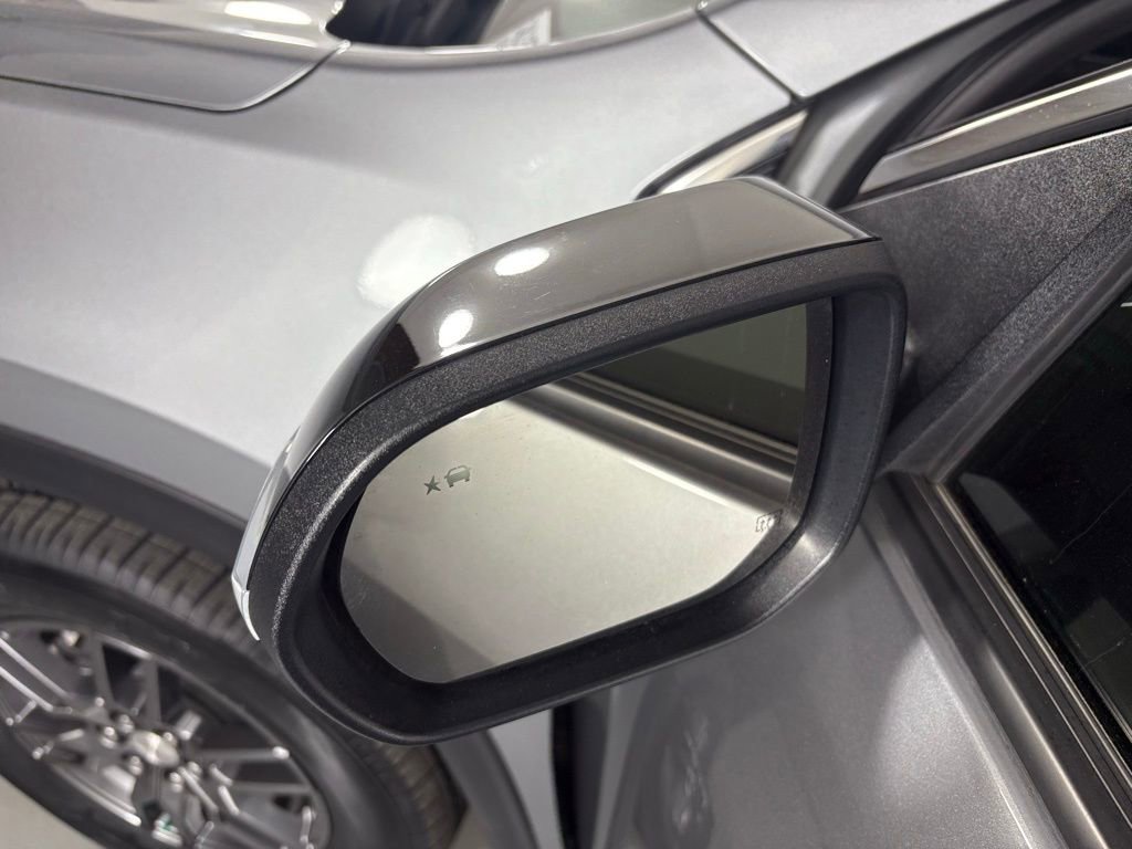 Used 2025 GMC Acadia Elevation image 13