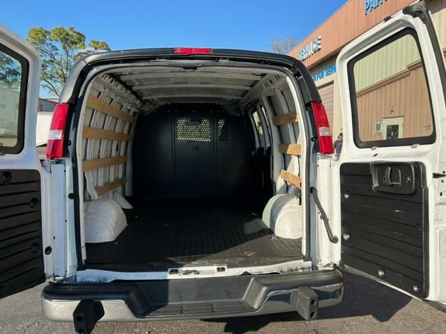 Used 2022 Chevrolet Express 2500 w/ Driver Convenience Package RWD image 12