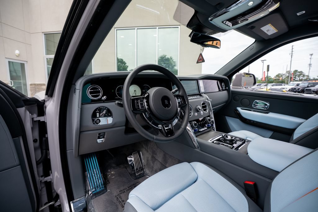 Used 2025 Rolls-Royce Cullinan AWD/4WD image 30