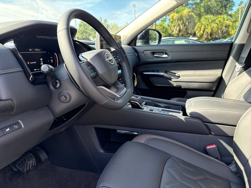 New 2026 Nissan Pathfinder Platinum FWD image 5