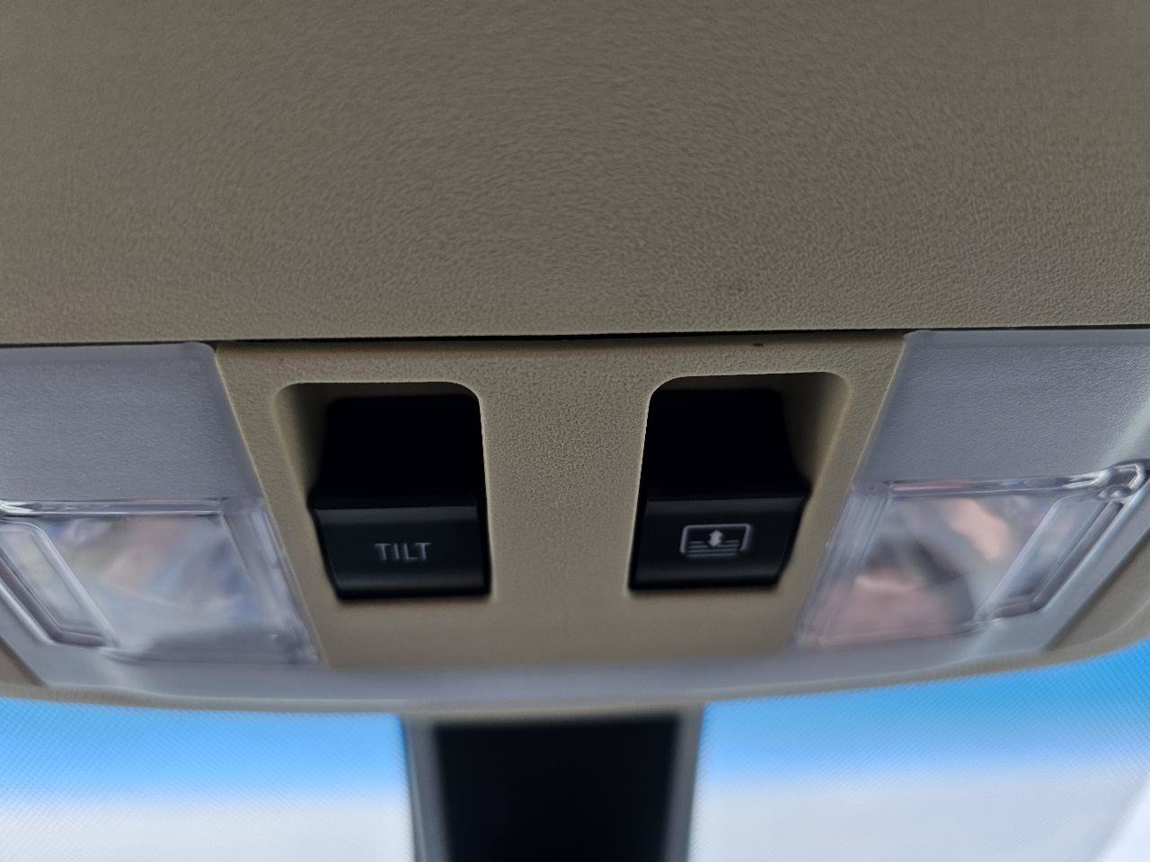 Used 2014 Lincoln MKT AWD image 24