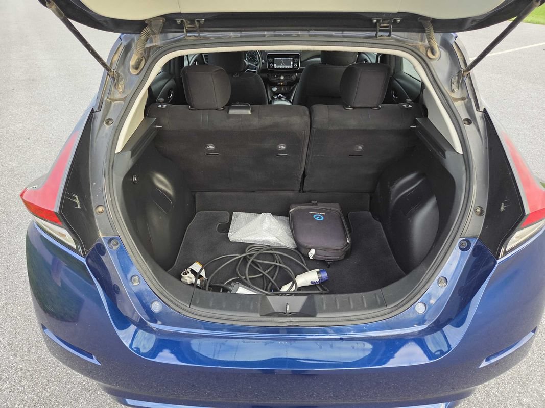 Used 2019 Nissan Leaf SV w/ SV Technology Package FWD image 12