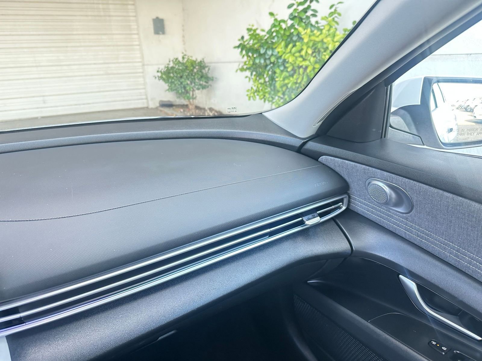 Used 2025 Hyundai Elantra Limited image 36