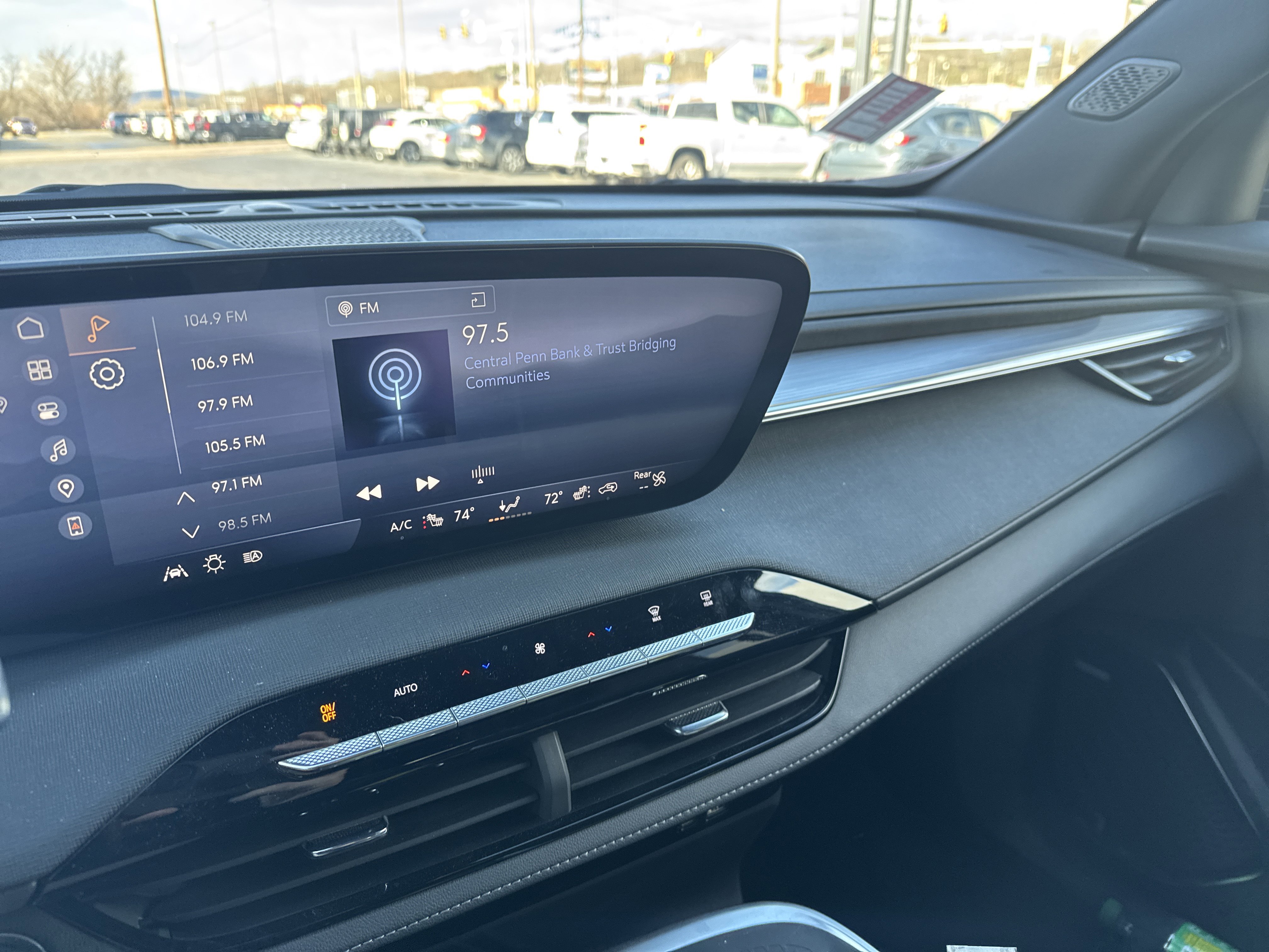 Used 2025 Buick Enclave Preferred image 23