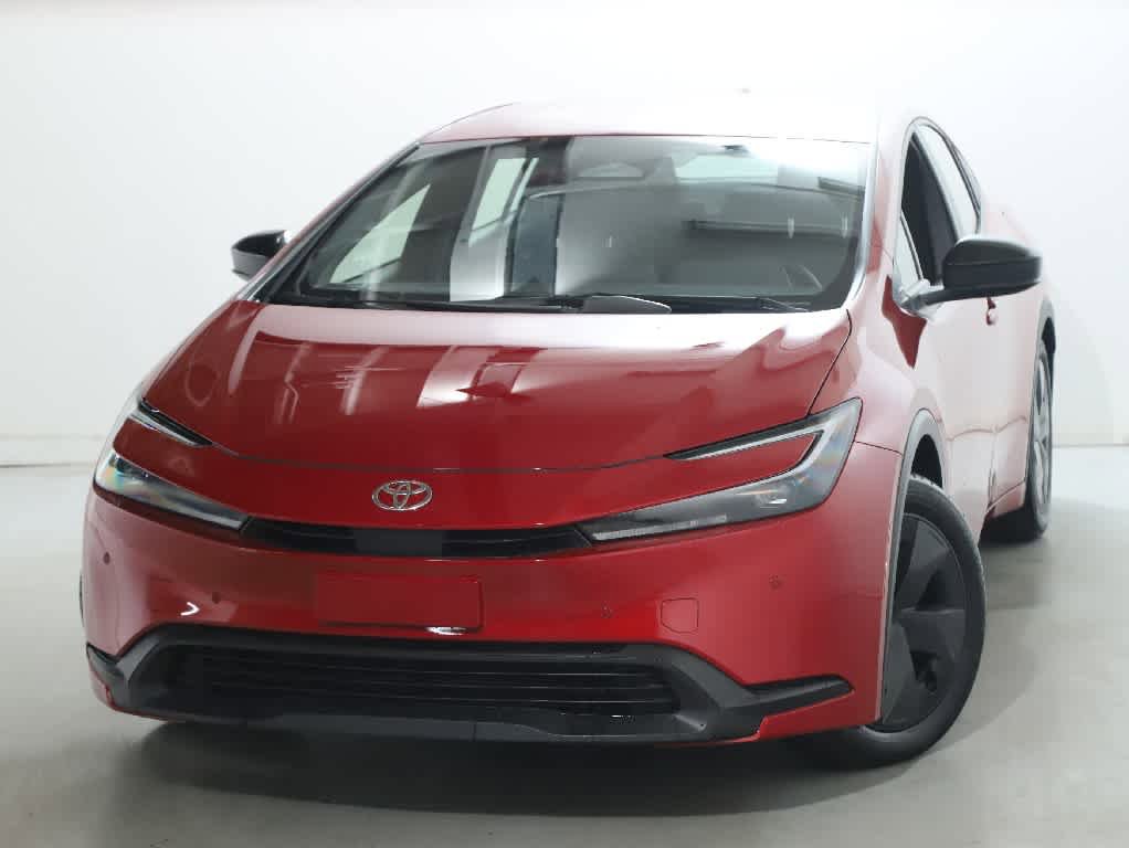 Used 2025 Toyota Prius LE AWD/4WD image 3