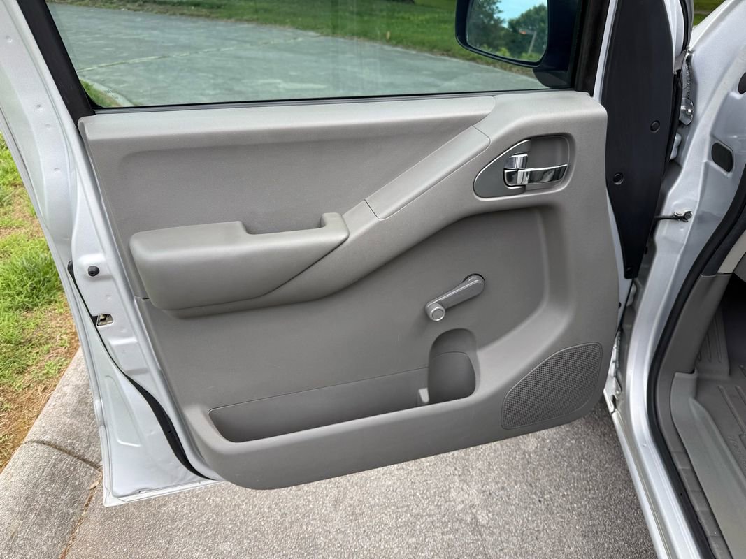 Used 2011 Nissan Frontier S w/ S Preferred Pkg RWD image 13