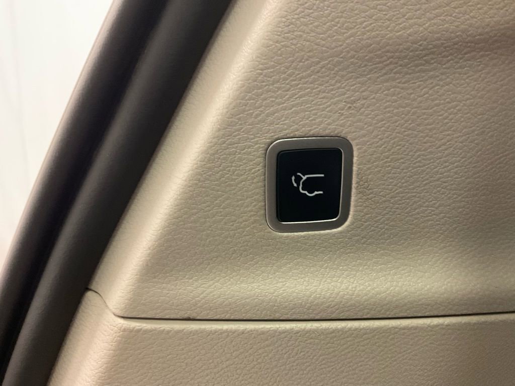 Used 2023 Chrysler Pacifica Touring-L image 31