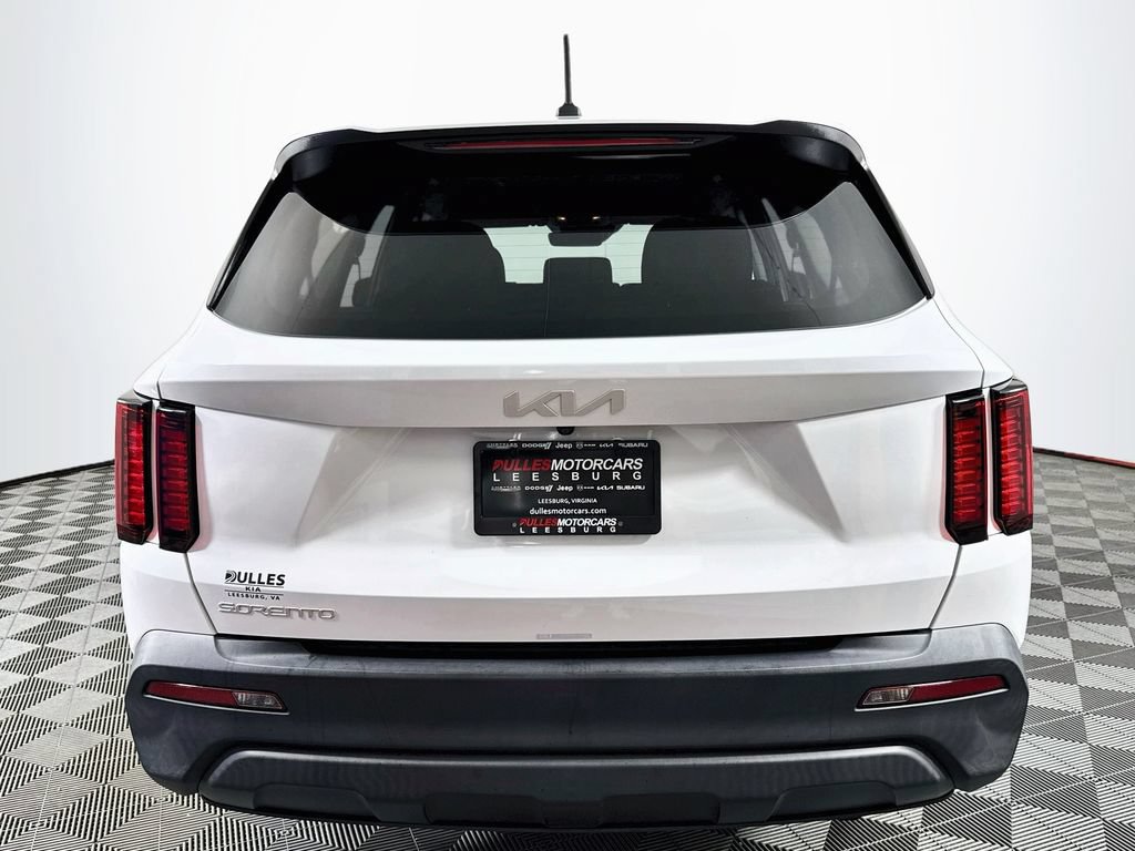 Used 2023 Kia Sorento LX FWD image 6