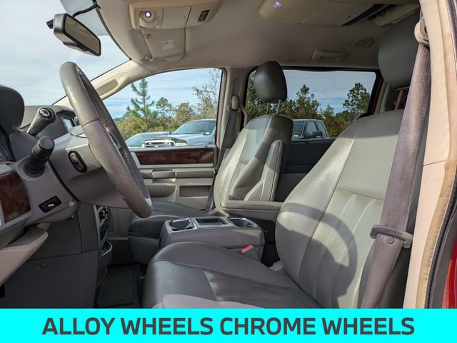 Used 2010 Chrysler Town & Country Touring image 14