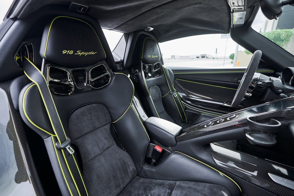 Used 2015 Porsche 918 Spyder image 58