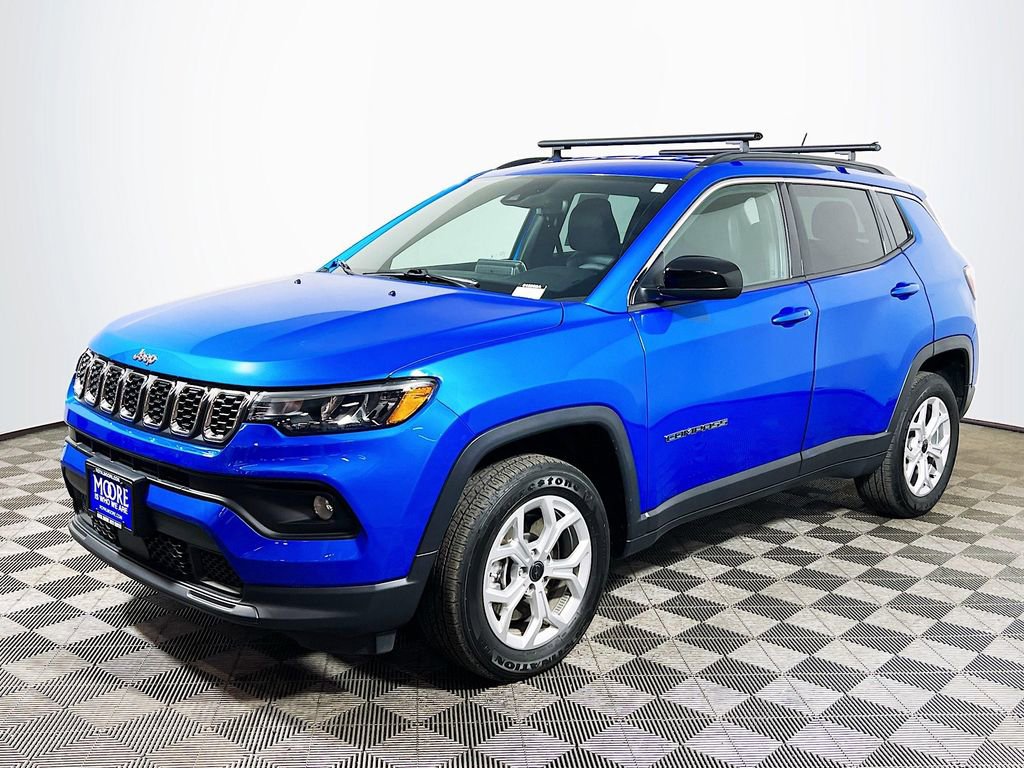 Used 2025 Jeep Compass Latitude AWD/4WD image 3