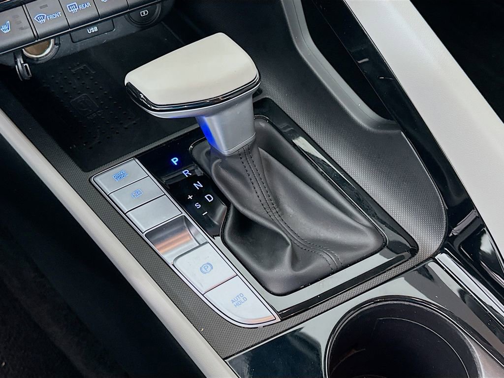 Used 2023 Hyundai Elantra Limited w/ Preferred Accessory Package image 17