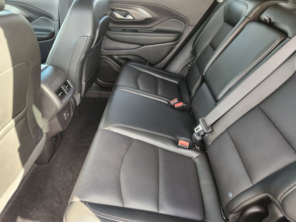 Used 2024 GMC Terrain SLT image 29