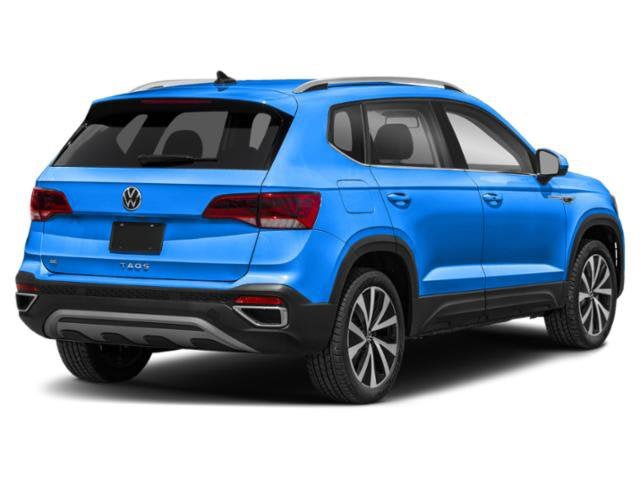 Used 2024 Volkswagen Taos SE w/ Panoramic Sunroof Package FWD image 2