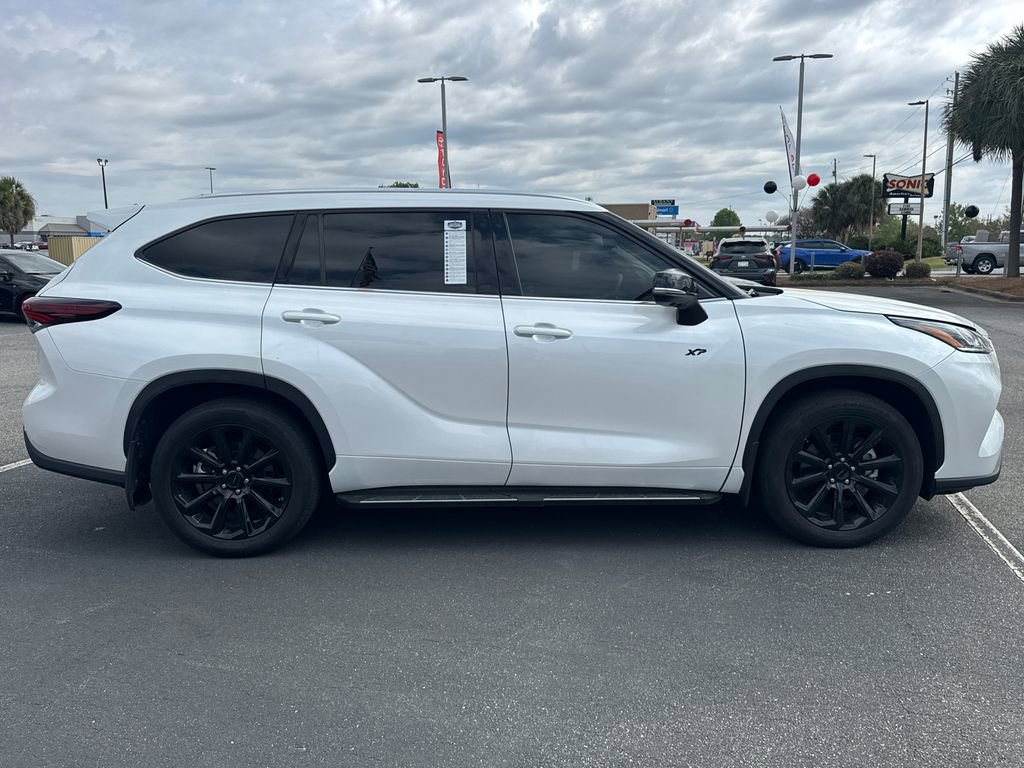 Used 2024 Toyota Highlander Platinum image 2