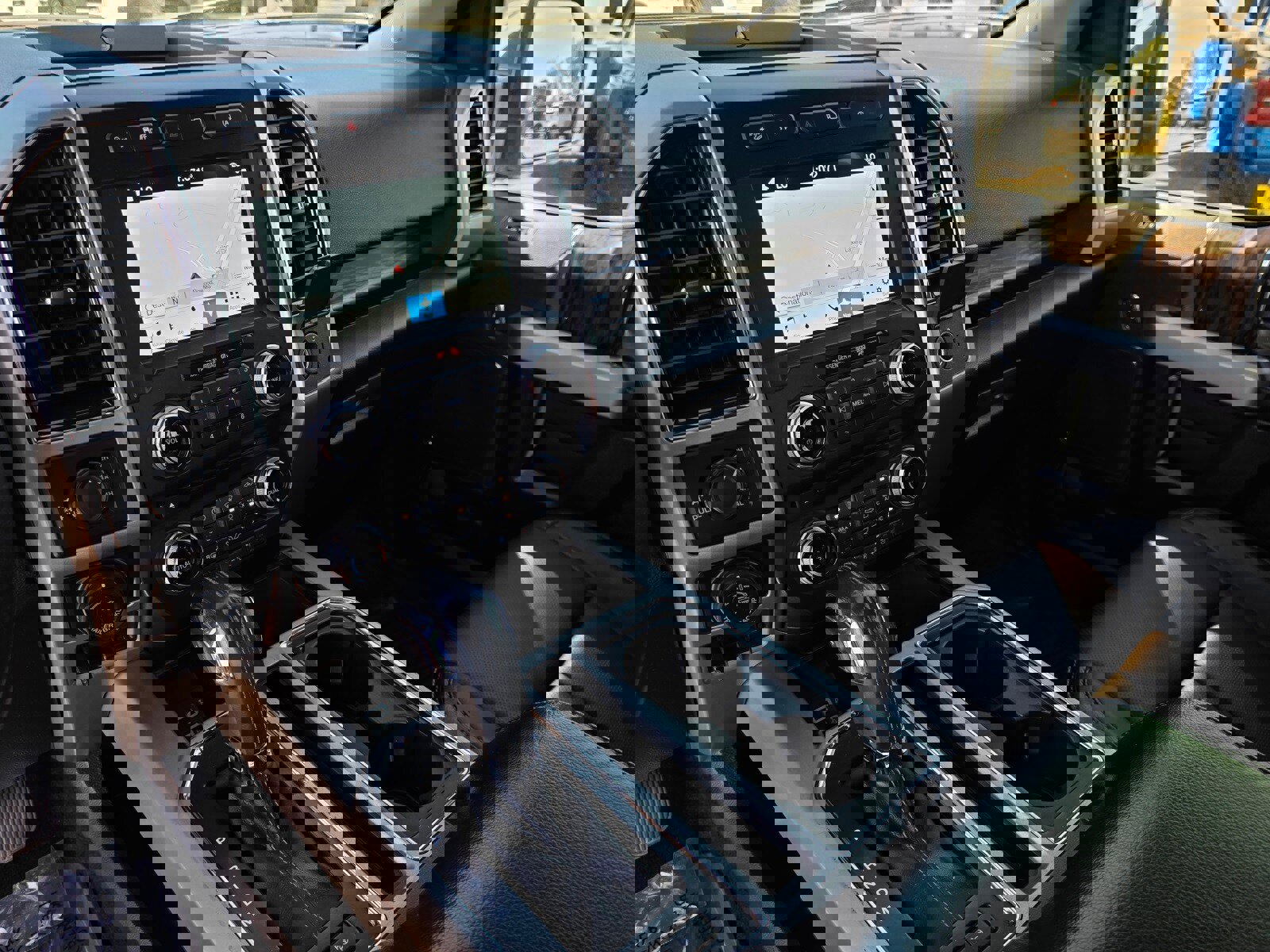 Used 2018 Ford F150 Lariat w/ Equipment Group 502A Luxury image 28