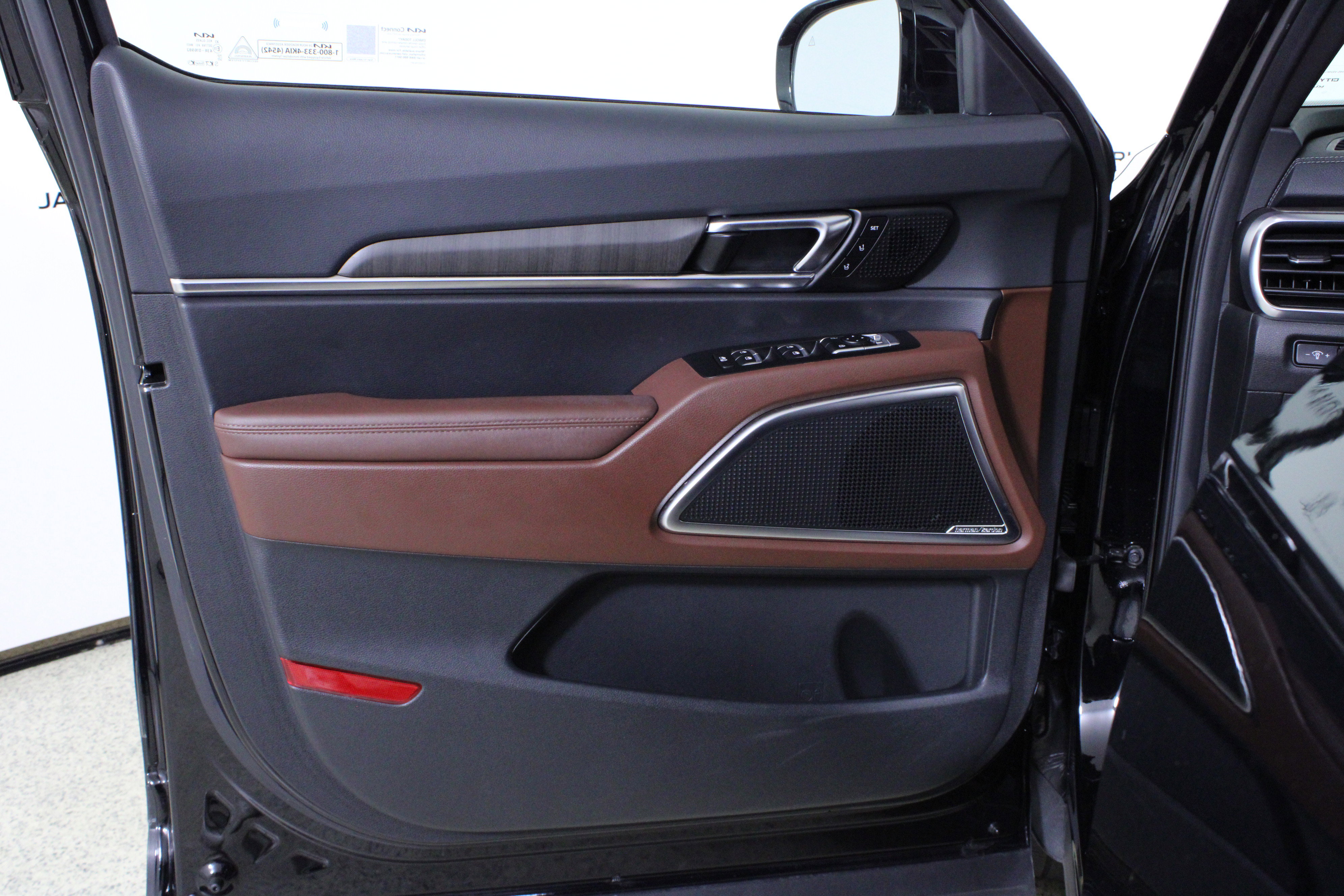 Used 2024 Kia Telluride SX FWD image 19