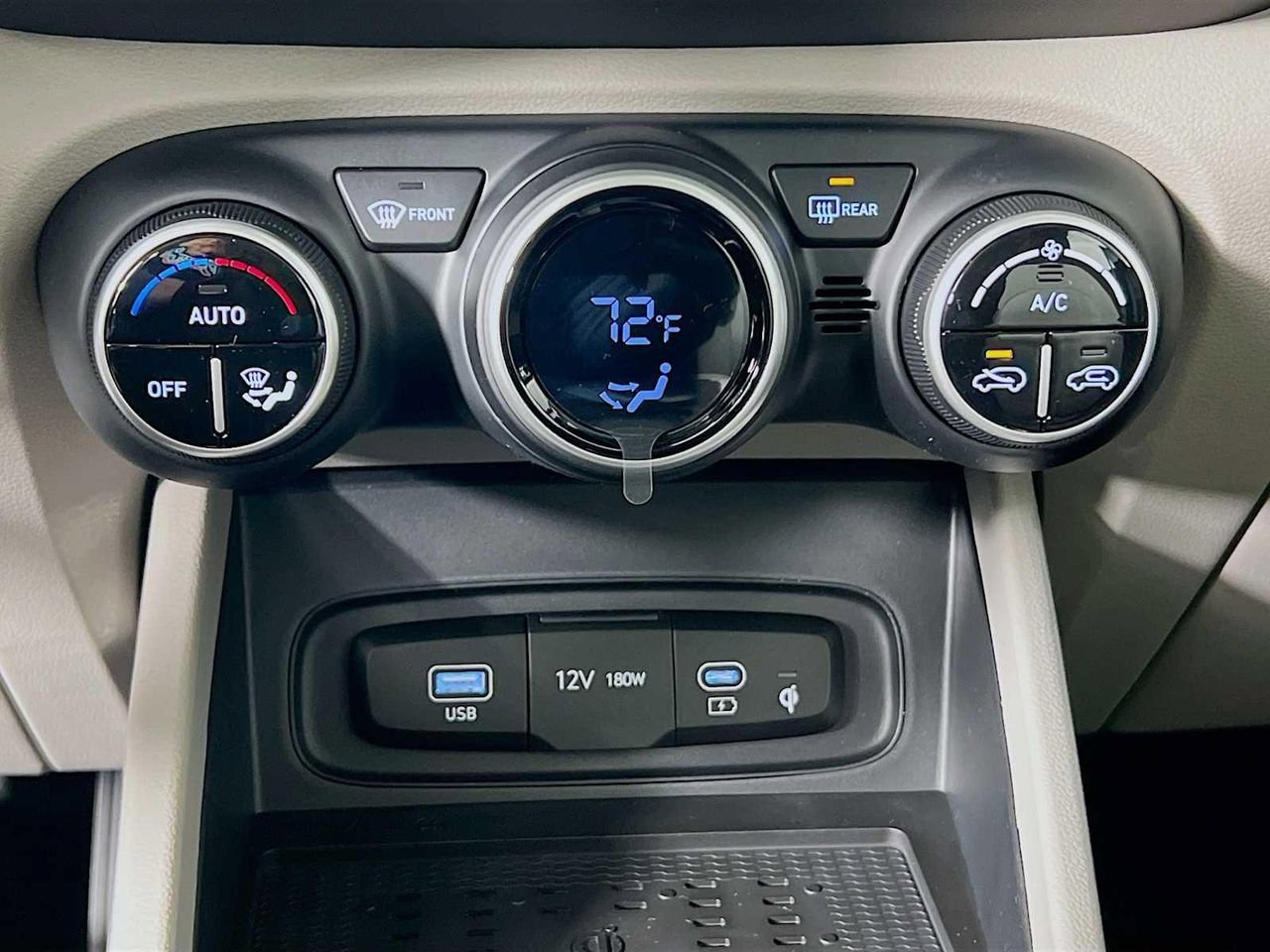 New 2026 Hyundai Venue SEL FWD image 11