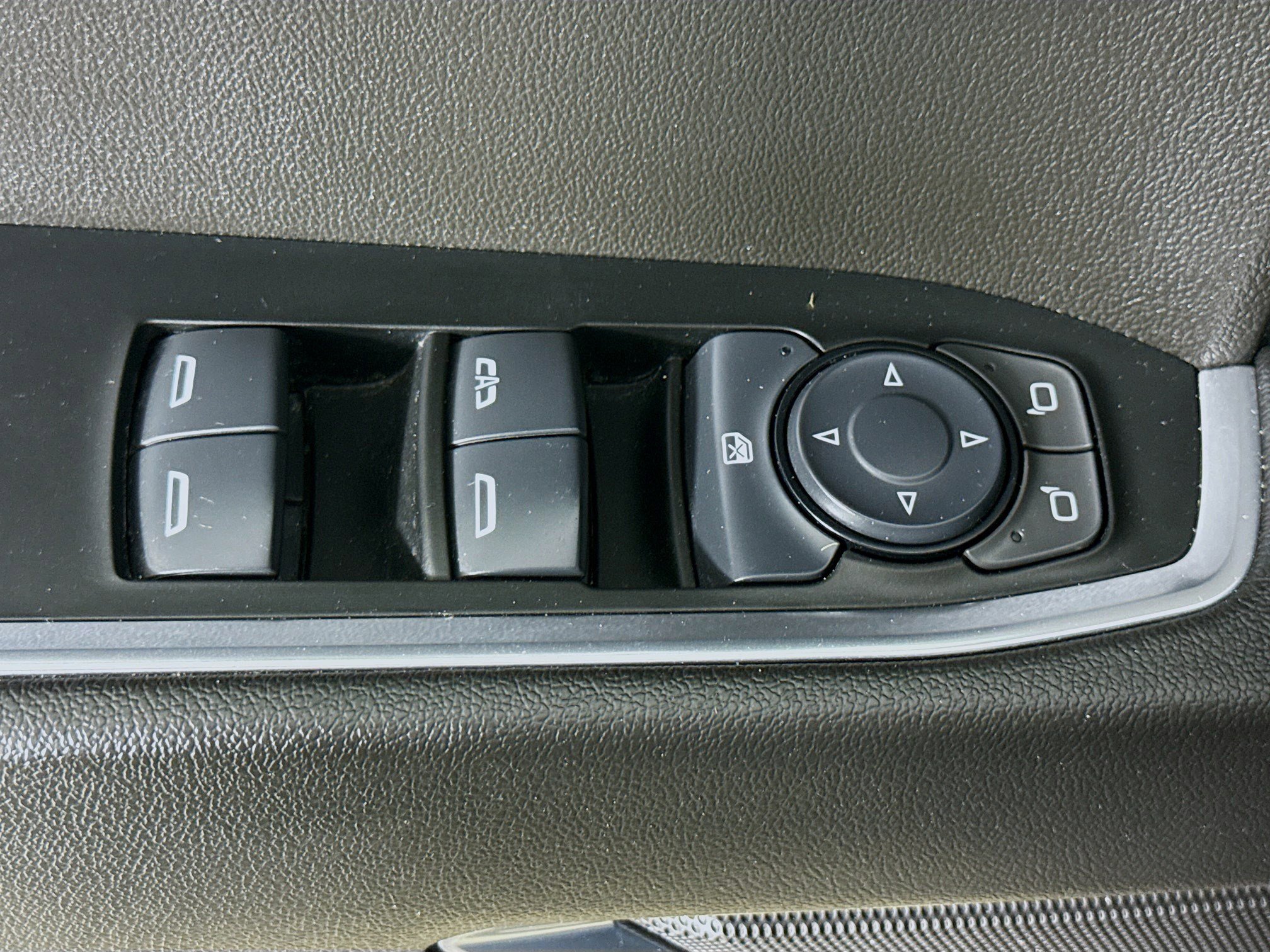 Used 2025 Chevrolet Silverado 1500 LT image 23