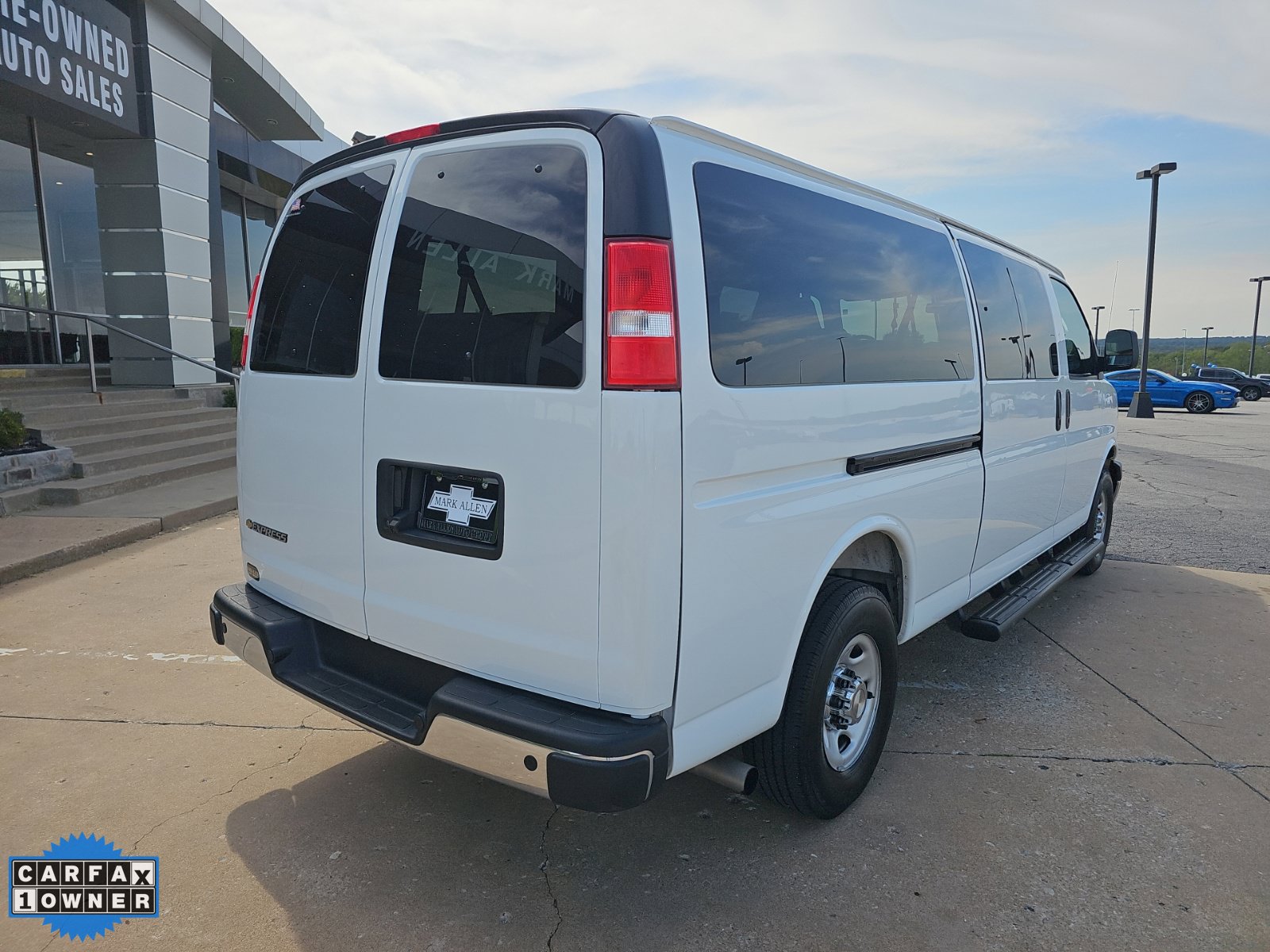 Used 2025 Chevrolet Express 3500 LT w/ LT Preferred Equipment Group RWD image 4