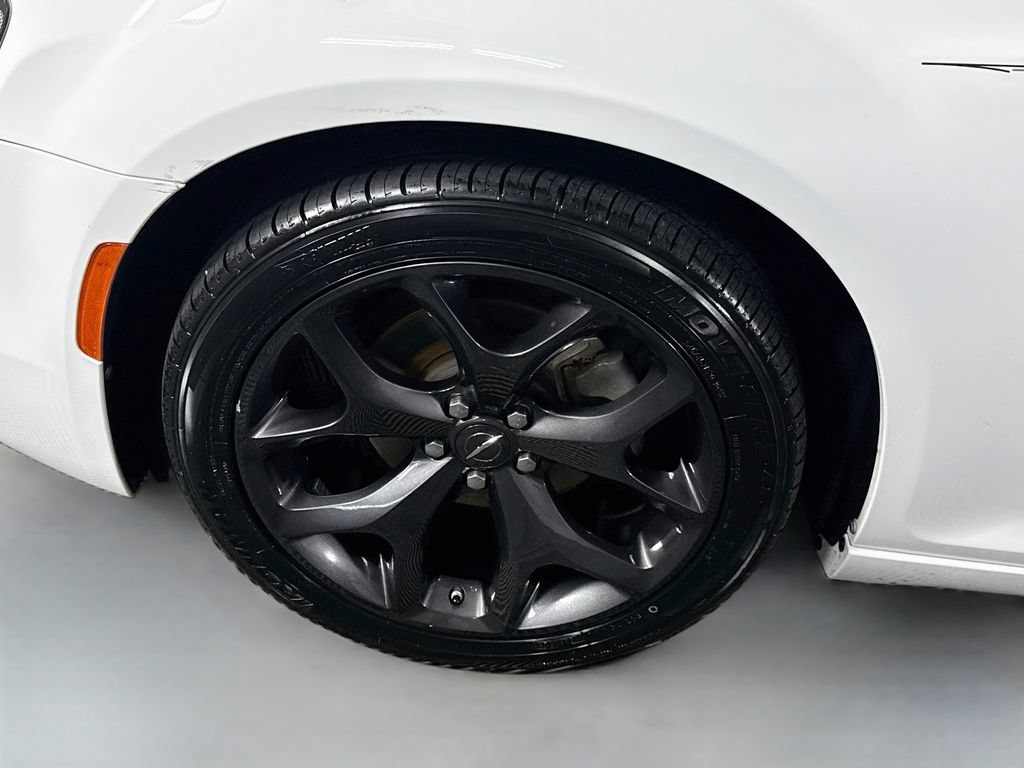 Used 2023 Chrysler 300 Touring w/ Sport Appearance Package RWD image 32