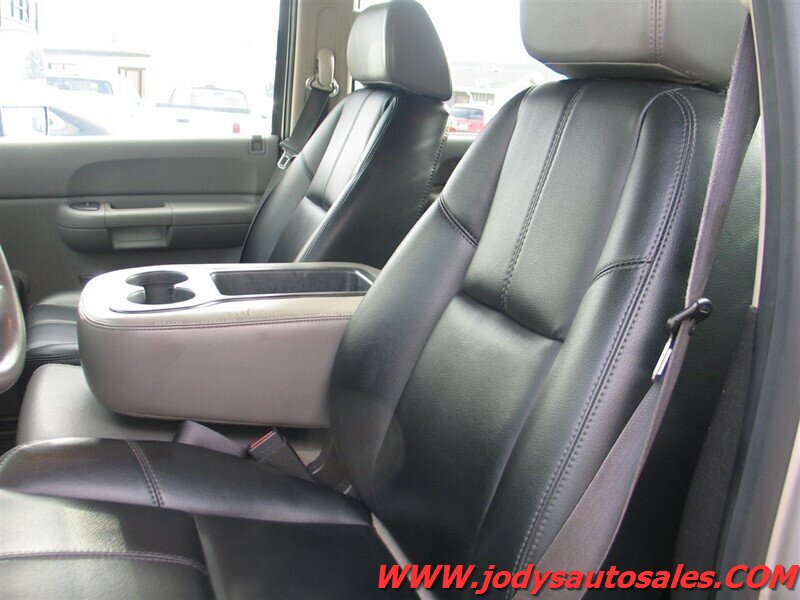 Used 2008 Chevrolet Silverado 3500 W/T AWD/4WD image 5