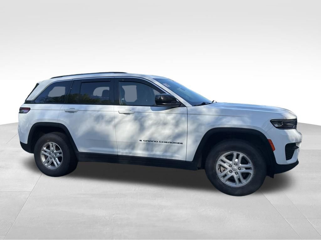Used 2023 Jeep Grand Cherokee Laredo w/ Trailer Tow Prep Group (B) image 11