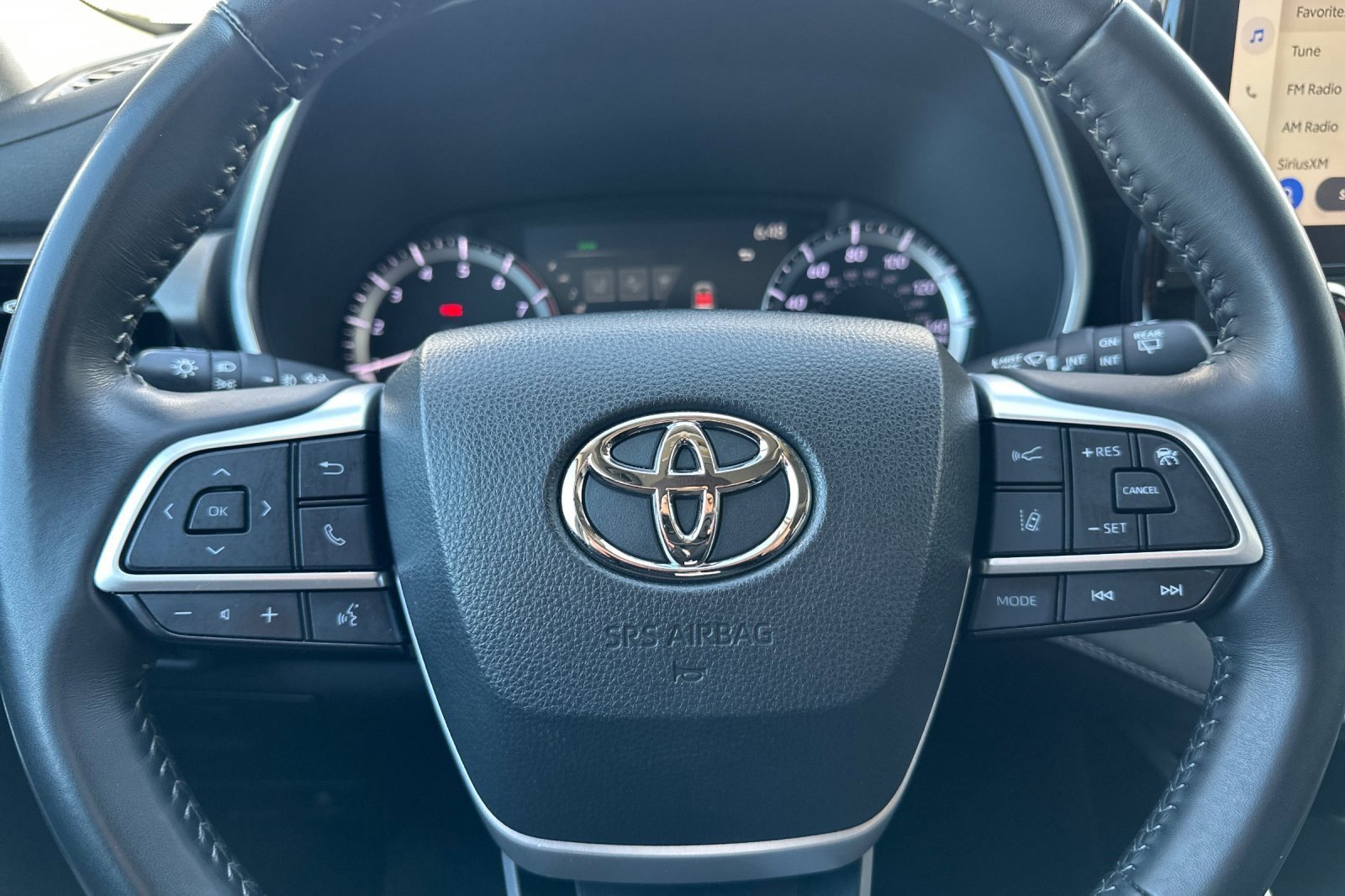 Used 2023 Toyota Highlander XLE image 23