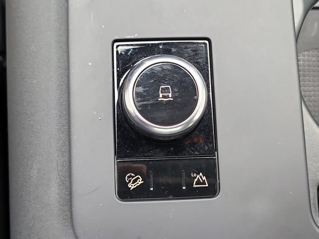 Used 2023 Land Rover Discovery Metropolitan Edition AWD/4WD image 33