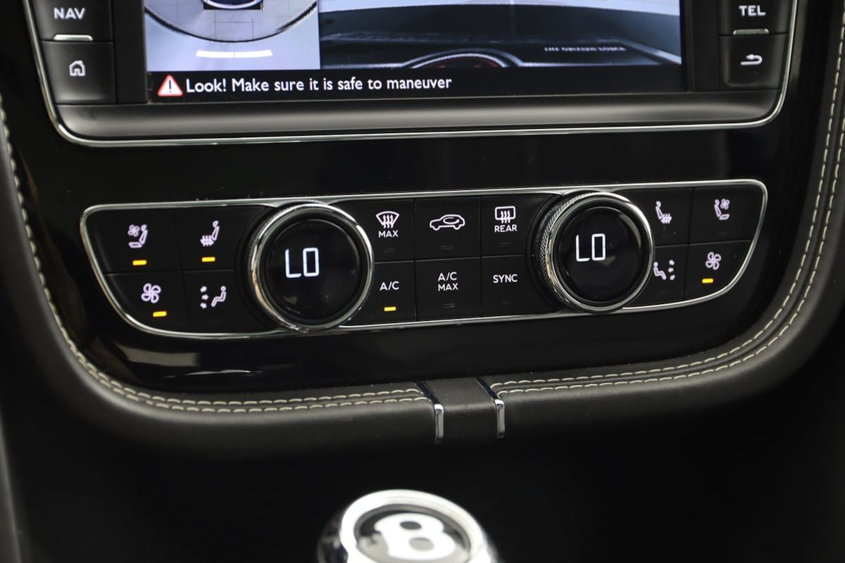 Used 2018 Bentley Bentayga AWD/4WD image 44
