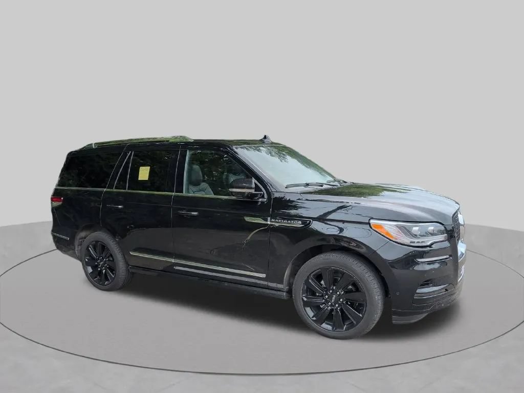 Used 2023 Lincoln Navigator Reserve AWD/4WD image 20