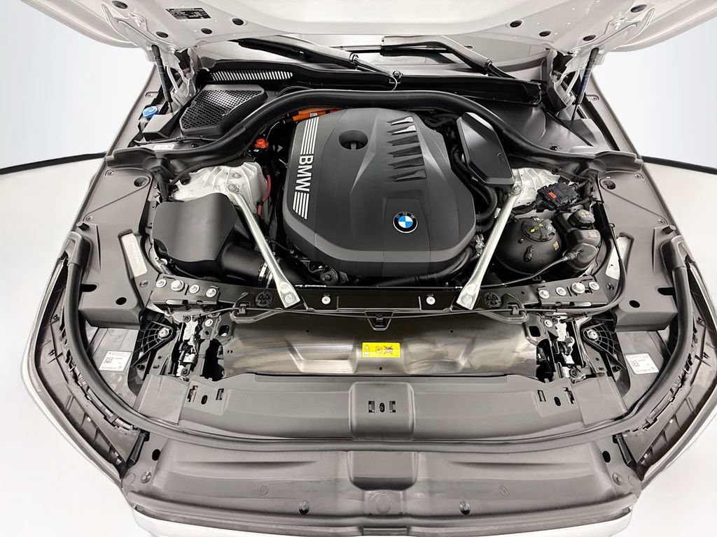 Used 2026 BMW 550e xDrive w/ Premium Package AWD/4WD image 28