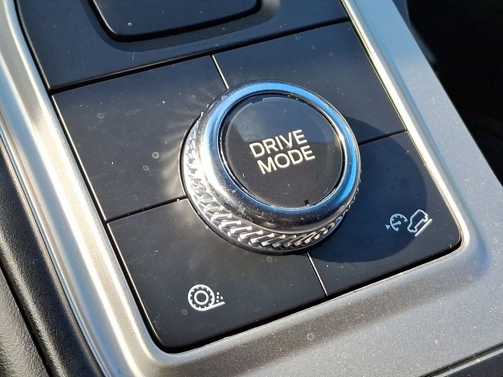 Used 2023 Ford Explorer XLT image 25