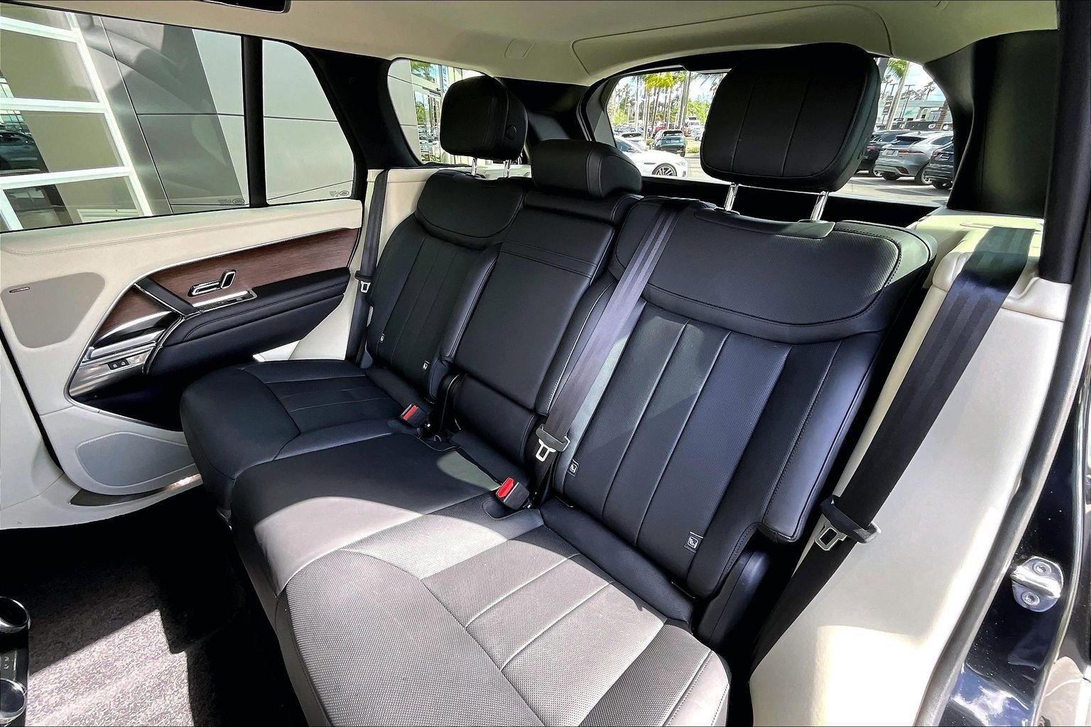 Certified 2024 Land Rover Range Rover SE AWD/4WD image 25
