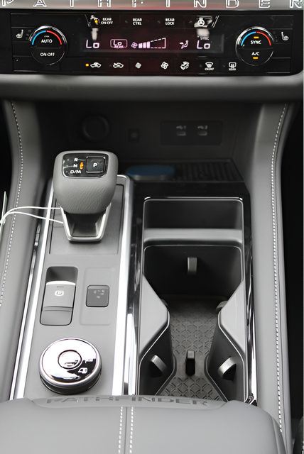 New 2026 Nissan Pathfinder SL AWD/4WD image 11